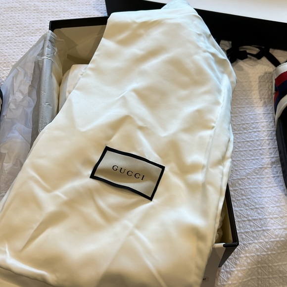 NWOT Gucci ribbon pool slides - Picture 6 of 6